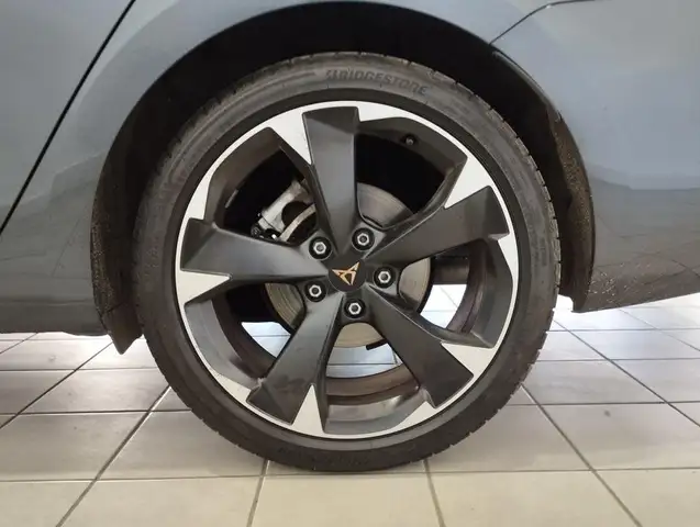 Cupra Leon view 8