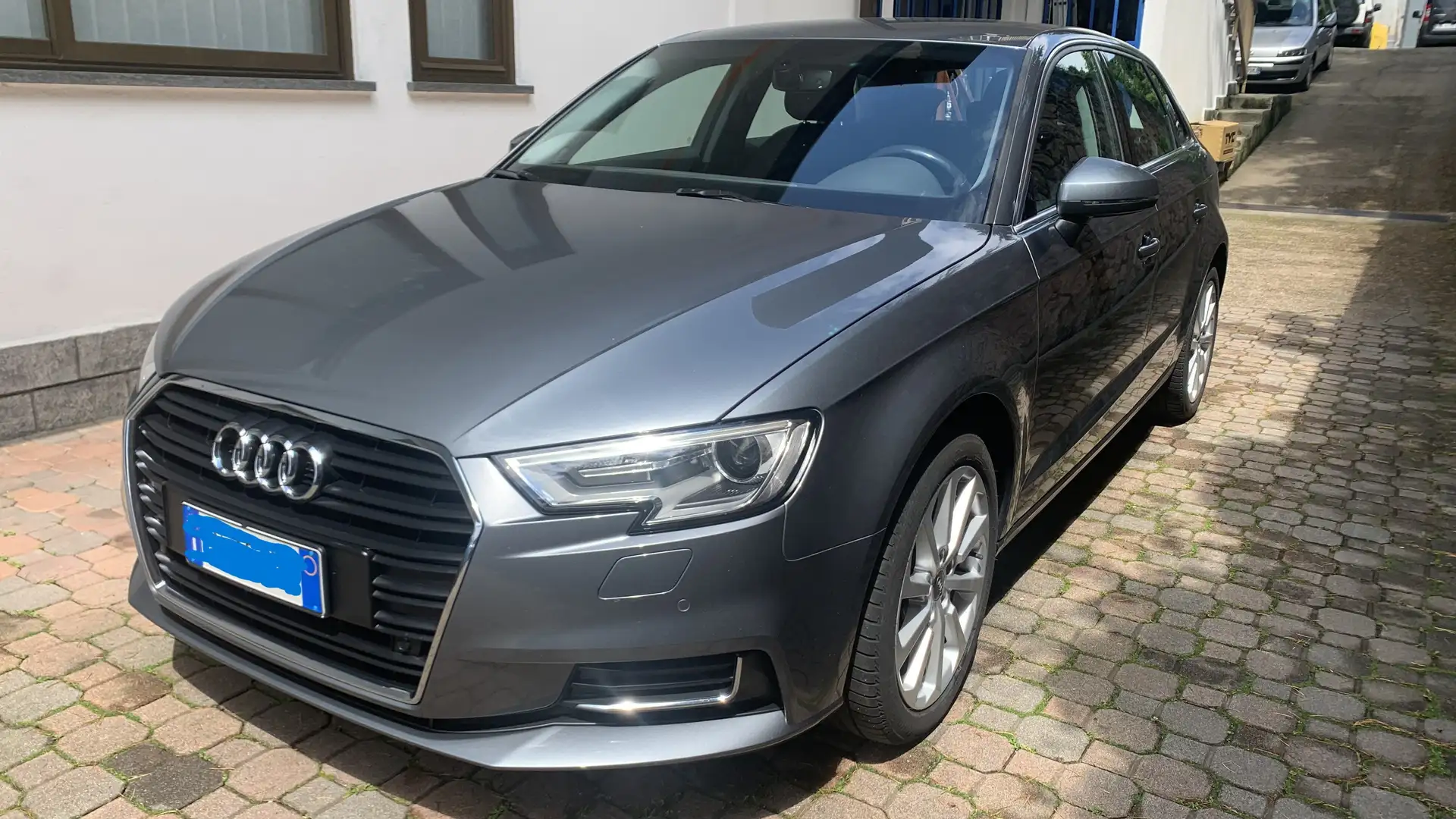 Audi A3 Sportback 1.6 tdi Design 110cv s-tronic Grigio - 2