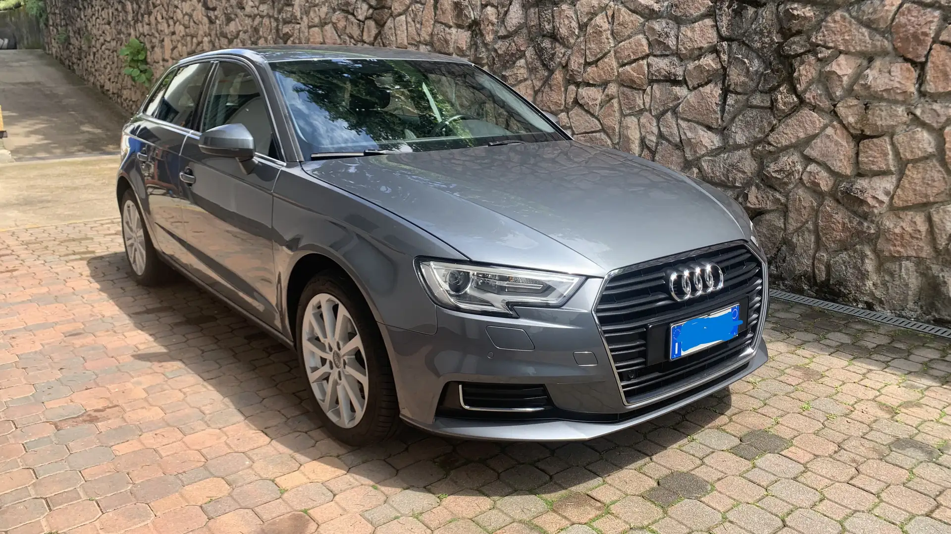 Audi A3 Sportback 1.6 tdi Design 110cv s-tronic Grigio - 1