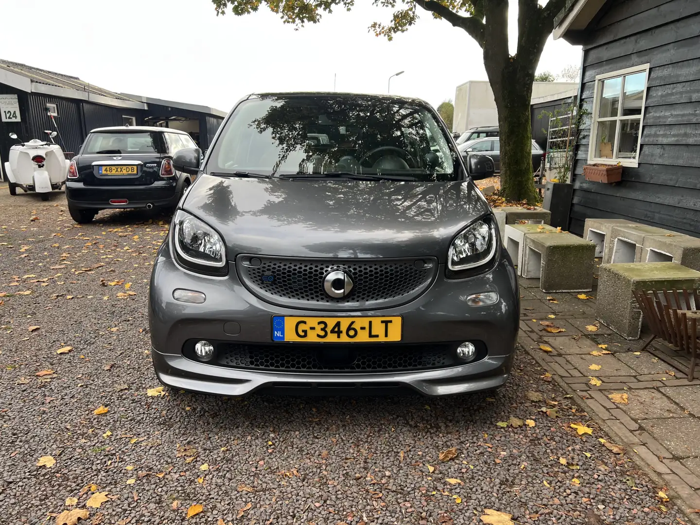 smart forFour EQ BRABUS 18 kWh/82PK LEER/PANO Gris - 2