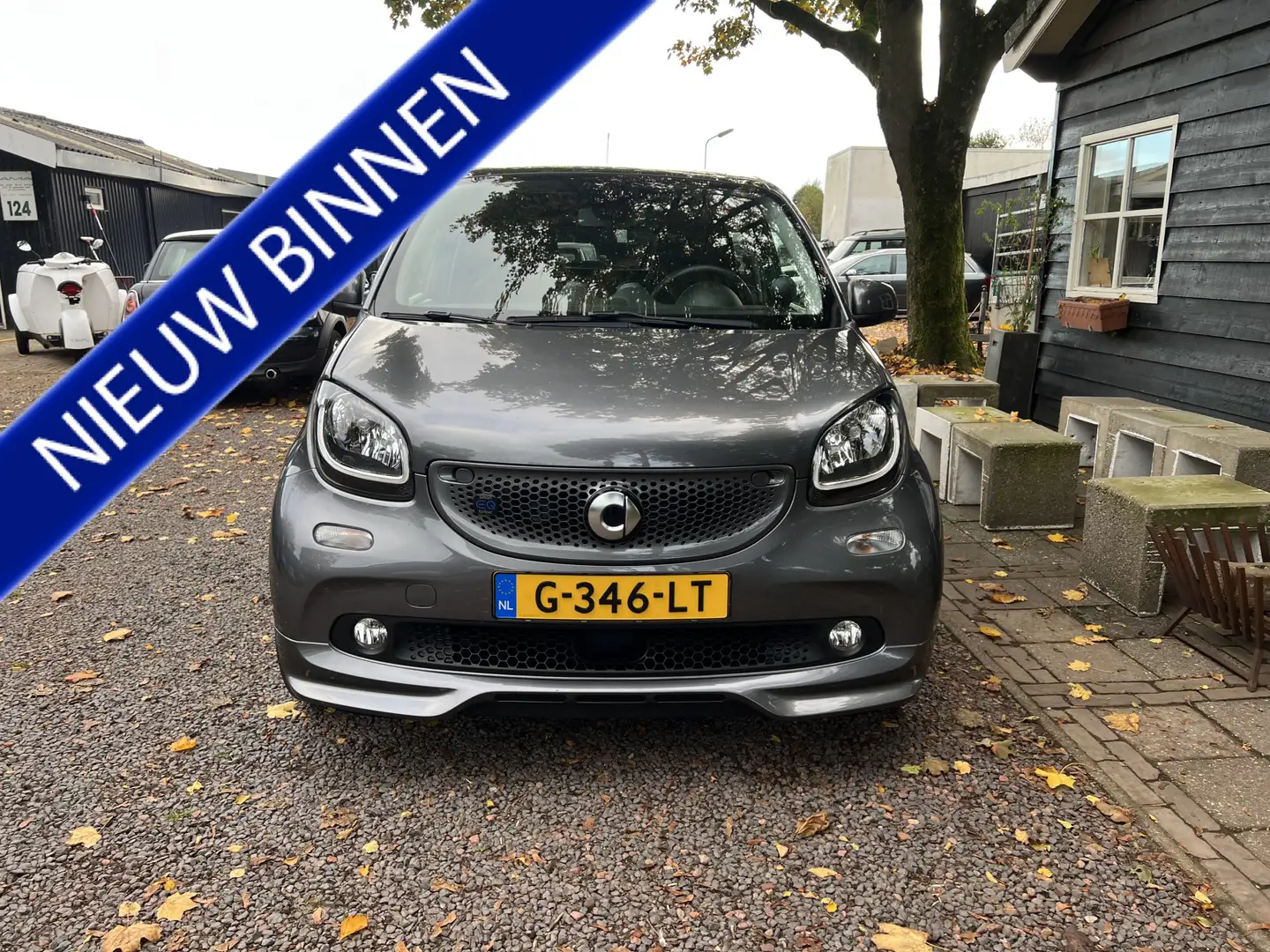 smart forFour EQ BRABUS 18 kWh/82PK LEER/PANO Grau - 2