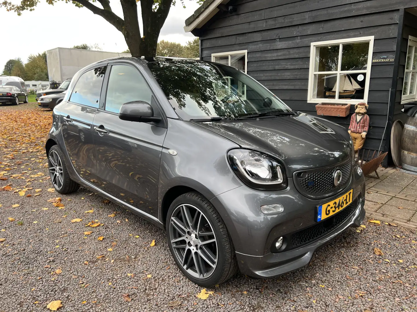 smart forFour EQ BRABUS 18 kWh/82PK LEER/PANO Gris - 1