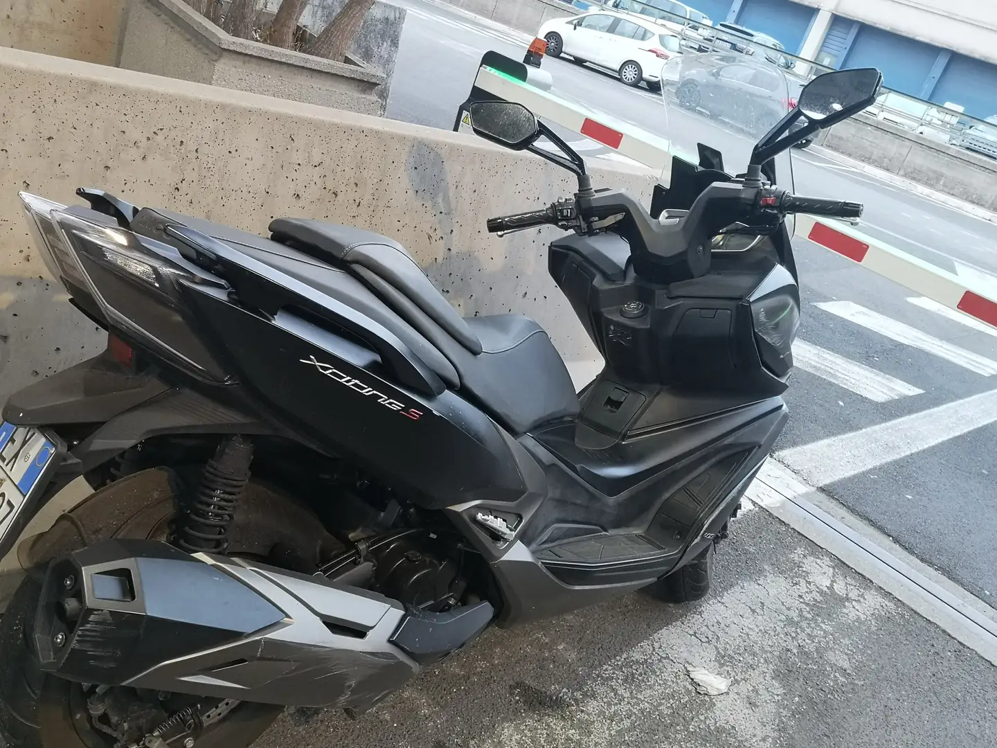 Kymco Xciting S 400i ABS S TSC crna - 2