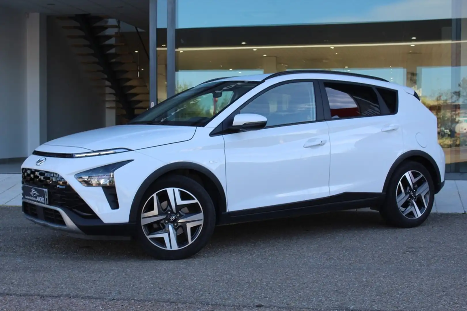 Hyundai BAYON 1.0 TGDI 74kW (100CV) 48V Tecno DCT Blanco - 2