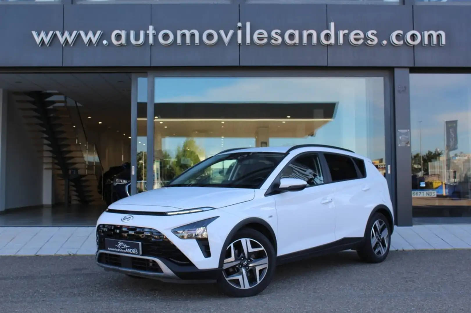 Hyundai BAYON 1.0 TGDI 74kW (100CV) 48V Tecno DCT Blanco - 1