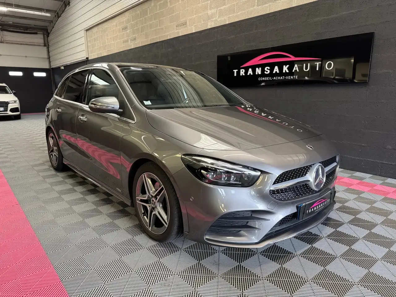 Mercedes-Benz B 180