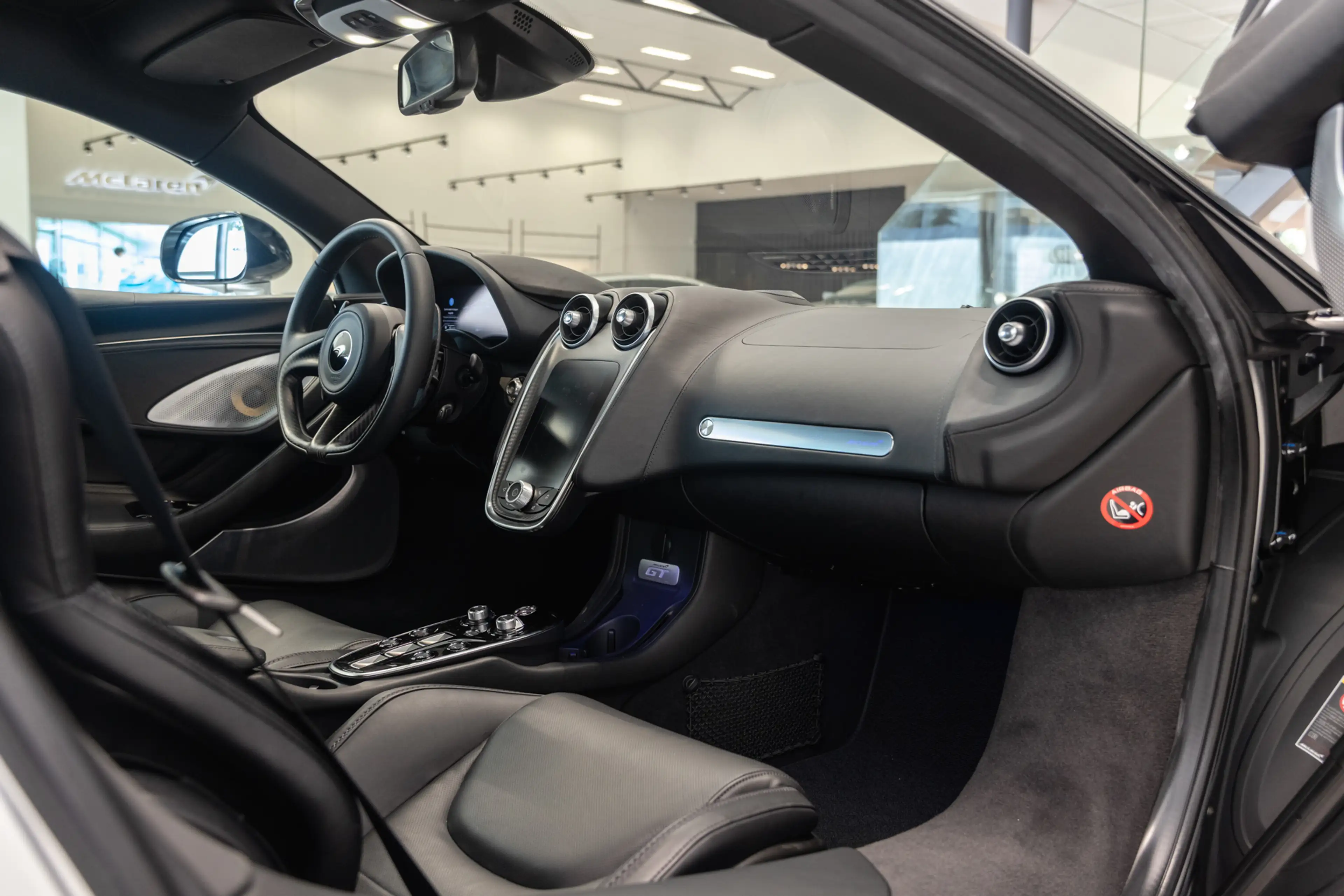 McLaren GT — photo 9