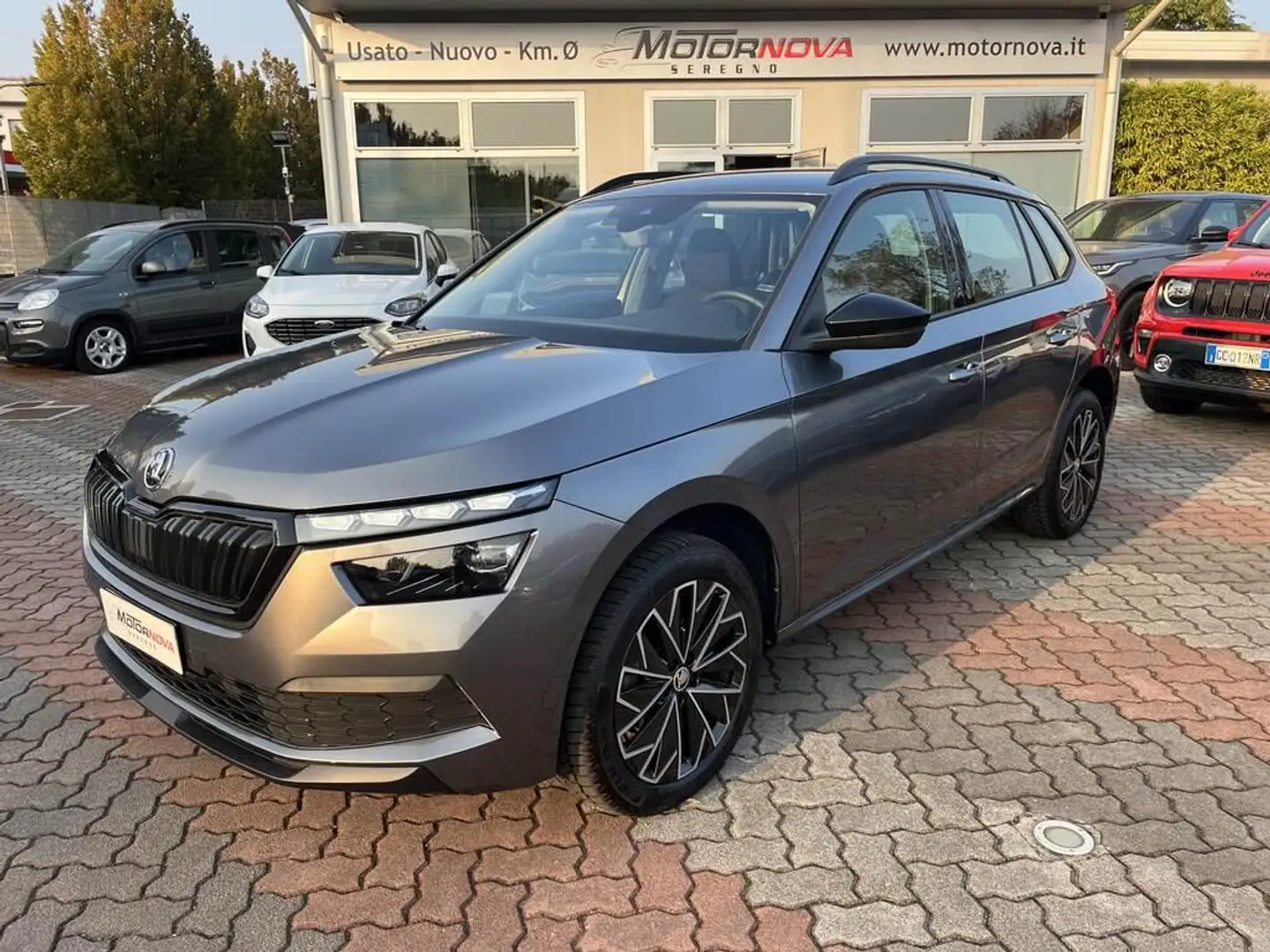 Skoda Kamiq 1.0 tsi Black Dots 110cv dsg Grau - 1