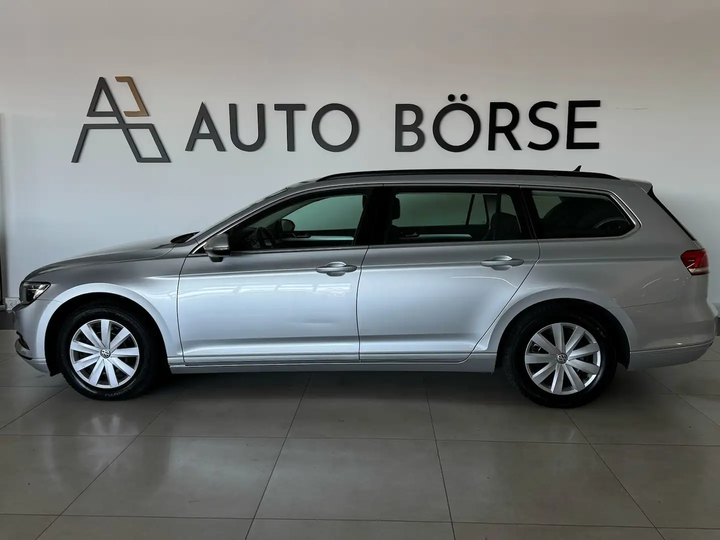 Volkswagen Passat Var. DSG COMFORTLINE*NAVI*ACC*MFL*SHZ*1HD Silber - 2