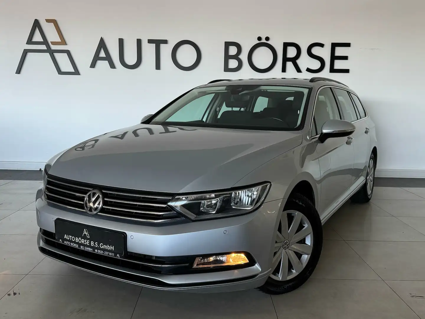Volkswagen Passat Var. DSG COMFORTLINE*NAVI*ACC*MFL*SHZ*1HD Silber - 1