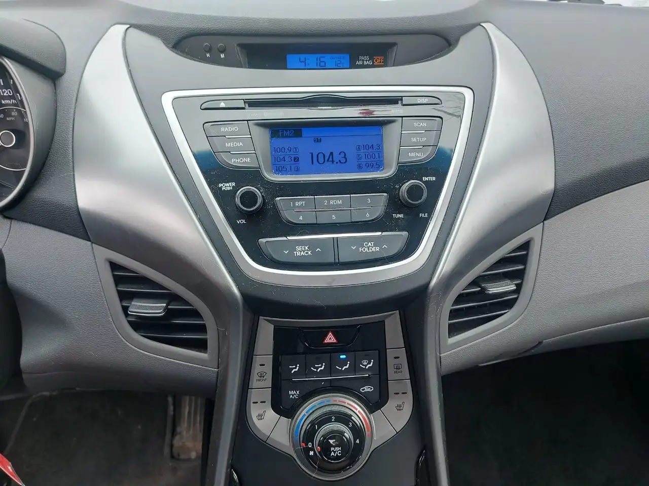 Hyundai ELANTRA снимка Hyundai ELANTRA