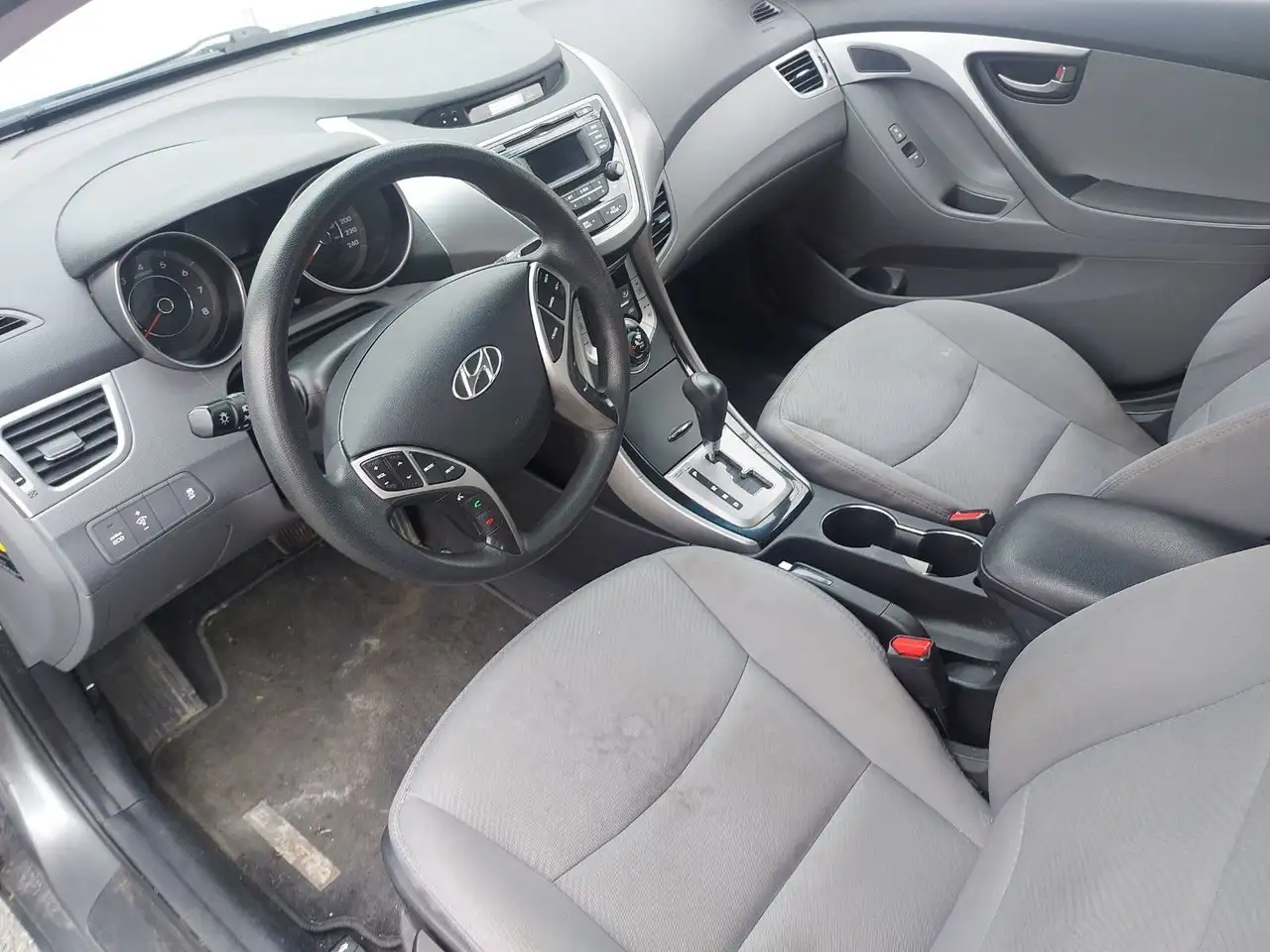 Hyundai ELANTRA снимка Hyundai ELANTRA