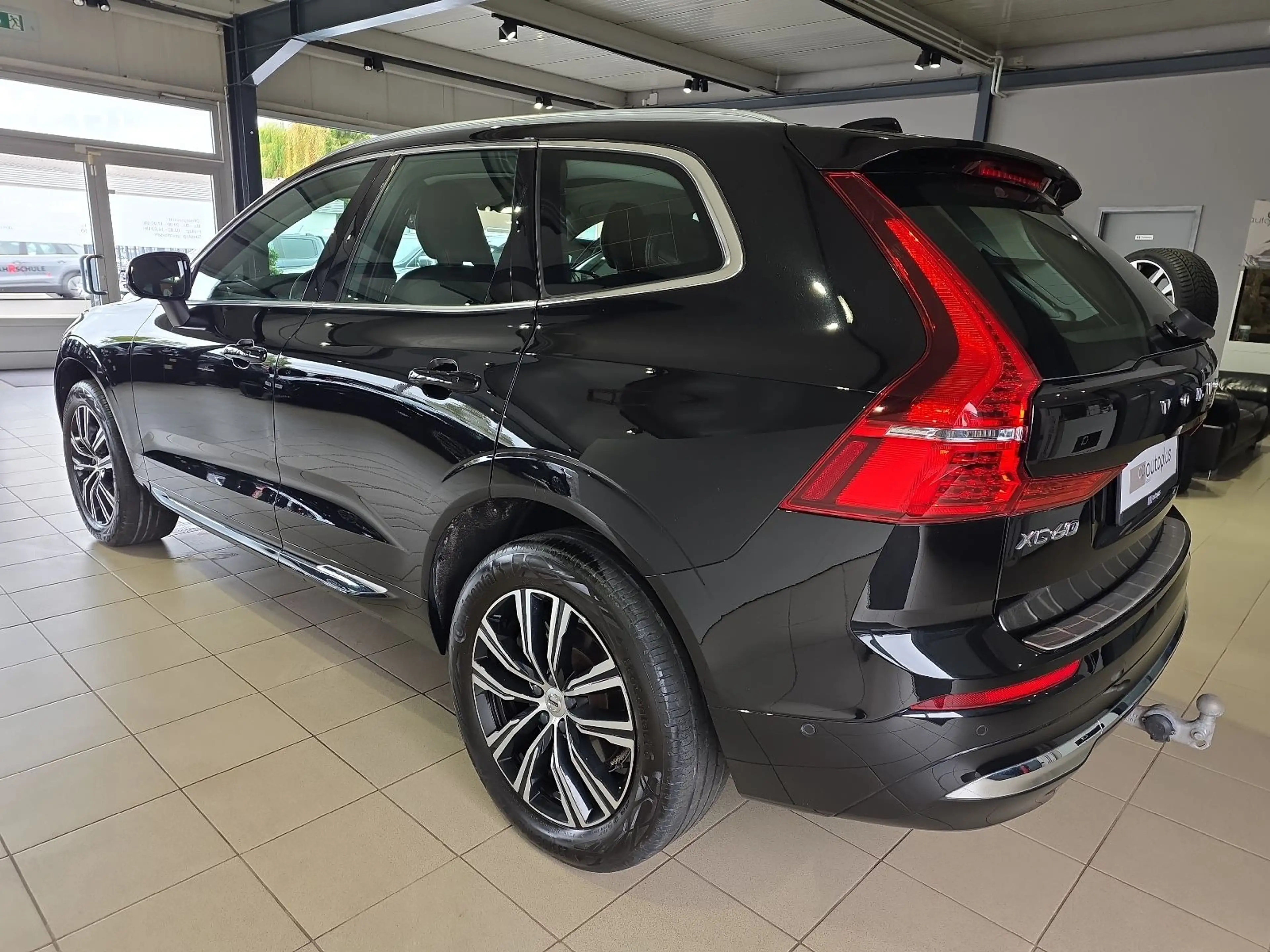 Volvo XC60 B5 Inscription ACC AHK Sitzbelüftung 360° — photo 10