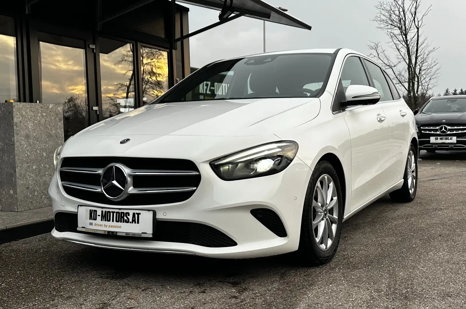 Mercedes-Benz B 200 d Aut.*AHK*Leder*360°*HUD*Ambiente*Widescreen* Weiß - 1