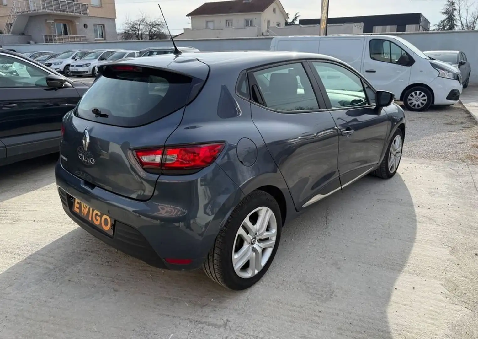 Renault Clio 1.5 dci 90 ch radar ar %2B carplay Gris - 2