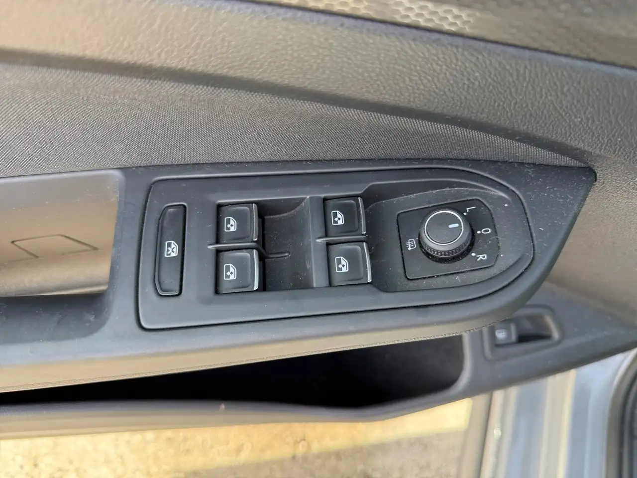 Volkswagen Golf Standard Model — photo 17