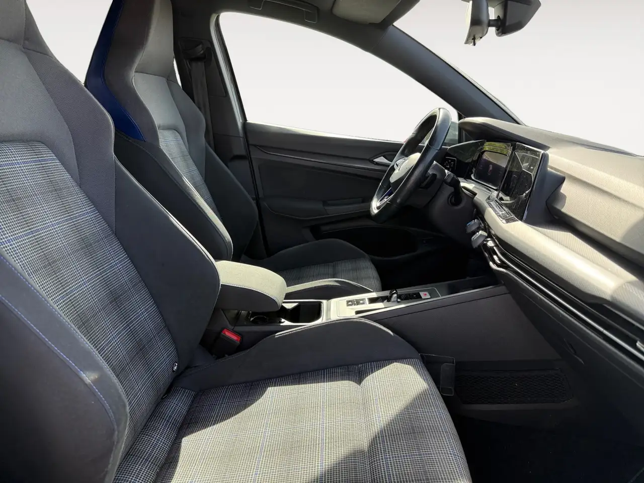 Volkswagen Golf Standard Model — photo 11