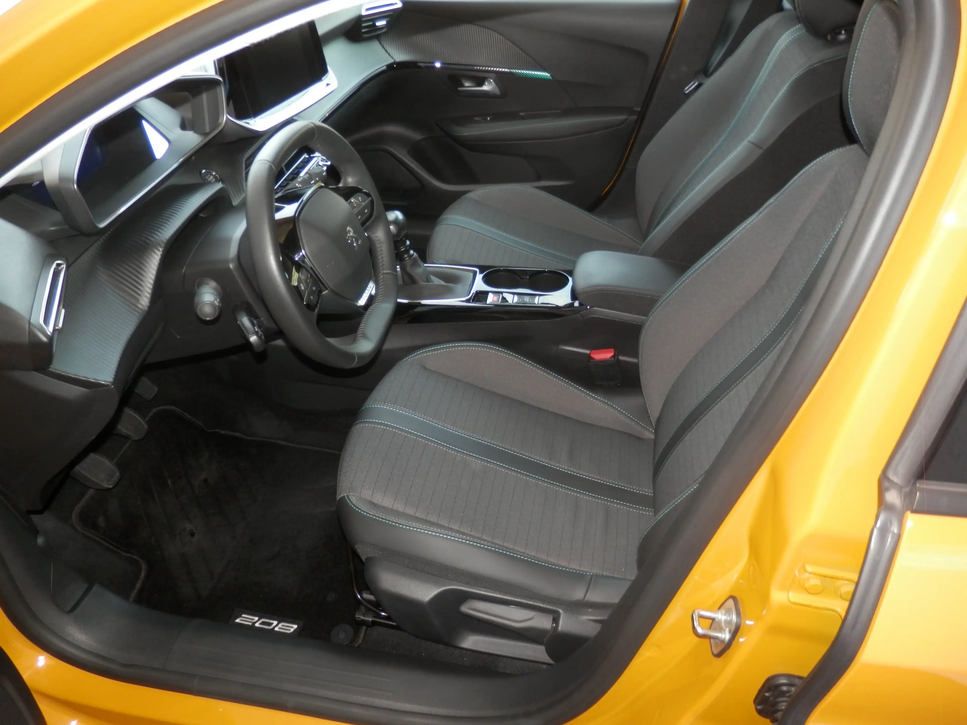 Peugeot 208 Allure Pack Pure-Tech 100 S&S — photo 9