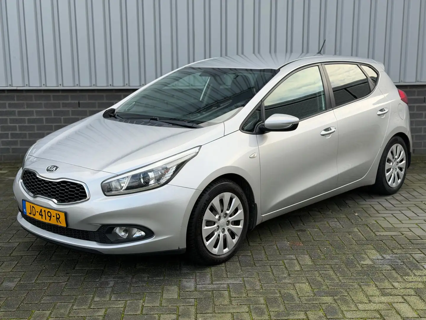 Kia Ceed / cee'd 1.4 CVVT X-tra |Airco|CruiseCtrl|5 Deurs|Bluetooth Grau - 1