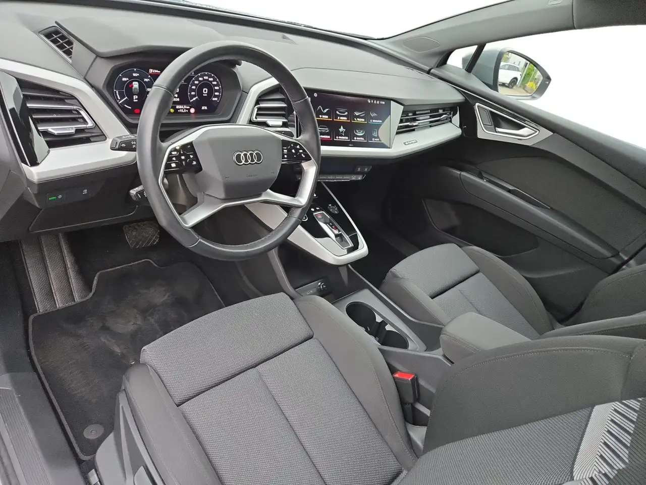 Audi Q4 e-tron 35, LED/19"/VIRTUAL/2xPDC/GR 5