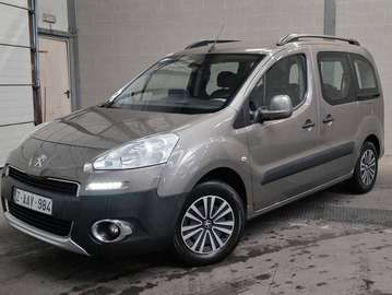 BENZINE 1.6 NAVIGATIE AIRCO PARKEERS LED *