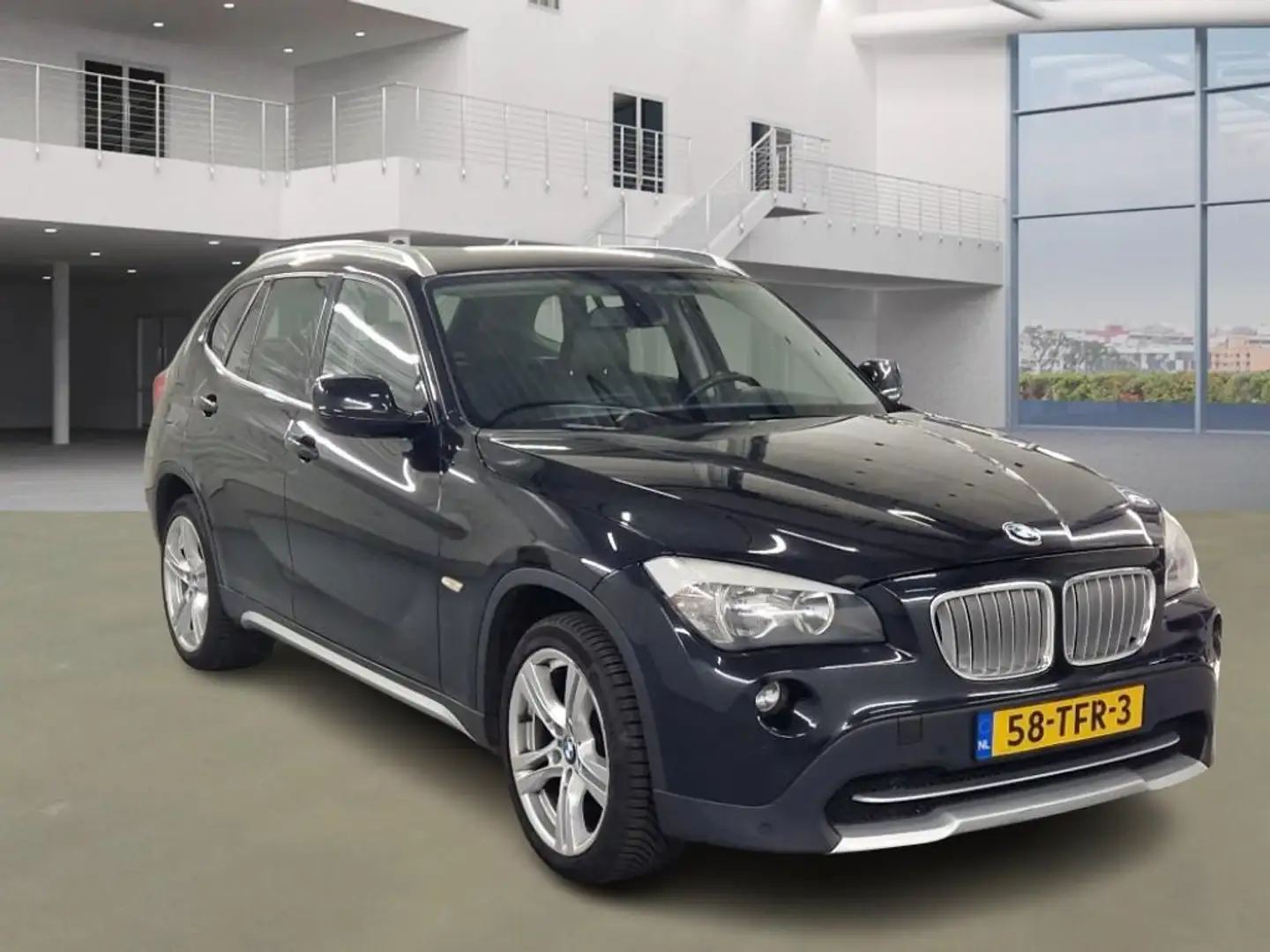 BMW X1 SDrive20i Business / NL prijs 10799 Noir - 2