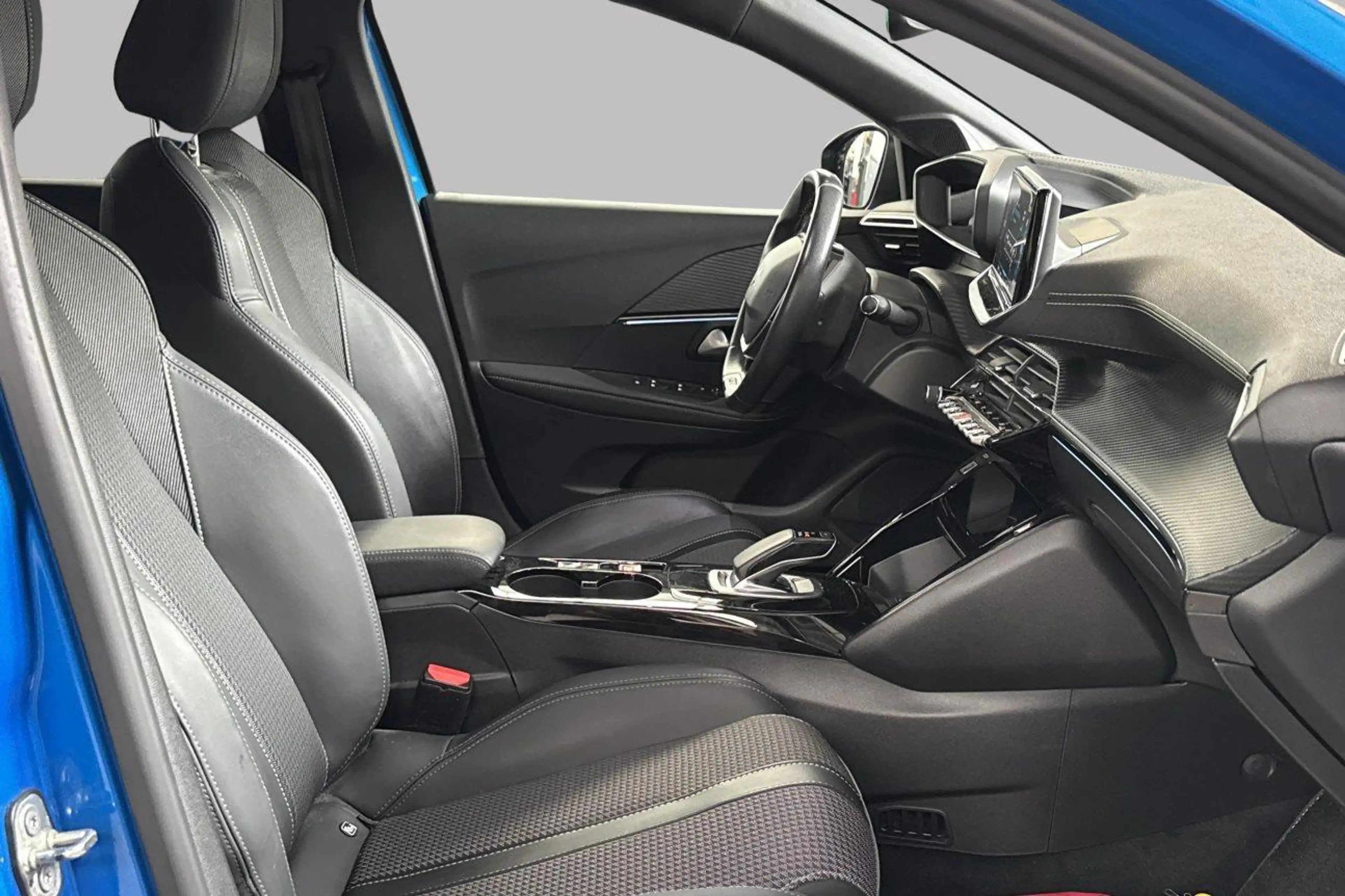 Peugeot e-208 GT Line EV 50 kWh — photo 8