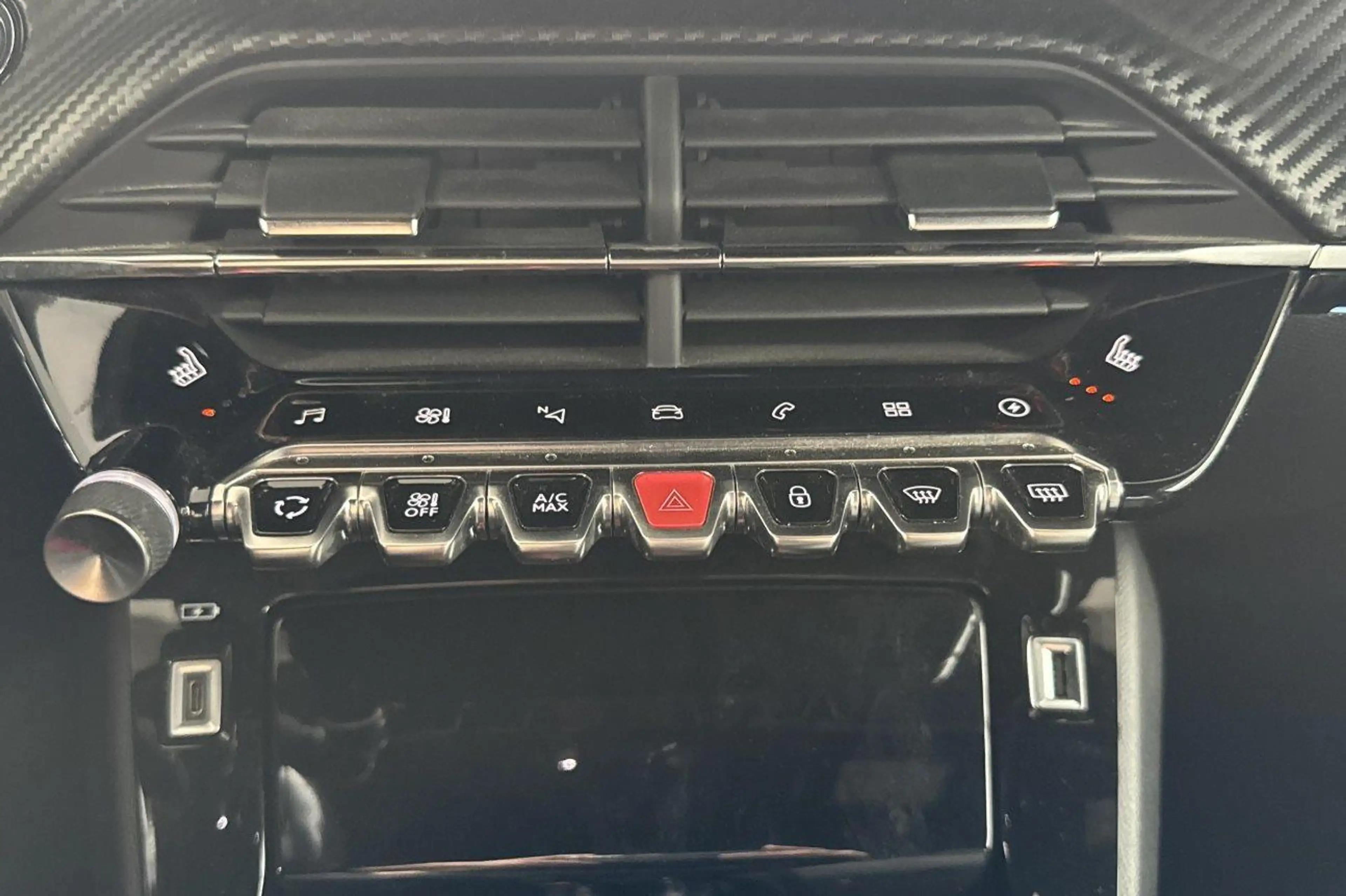 Peugeot e-208 GT Line EV 50 kWh — photo 15