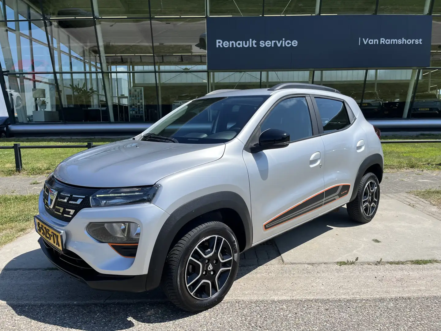 Dacia Spring Comfort Plus (Orange Pack) 27 kWh / Camera / Navig Grau - 1
