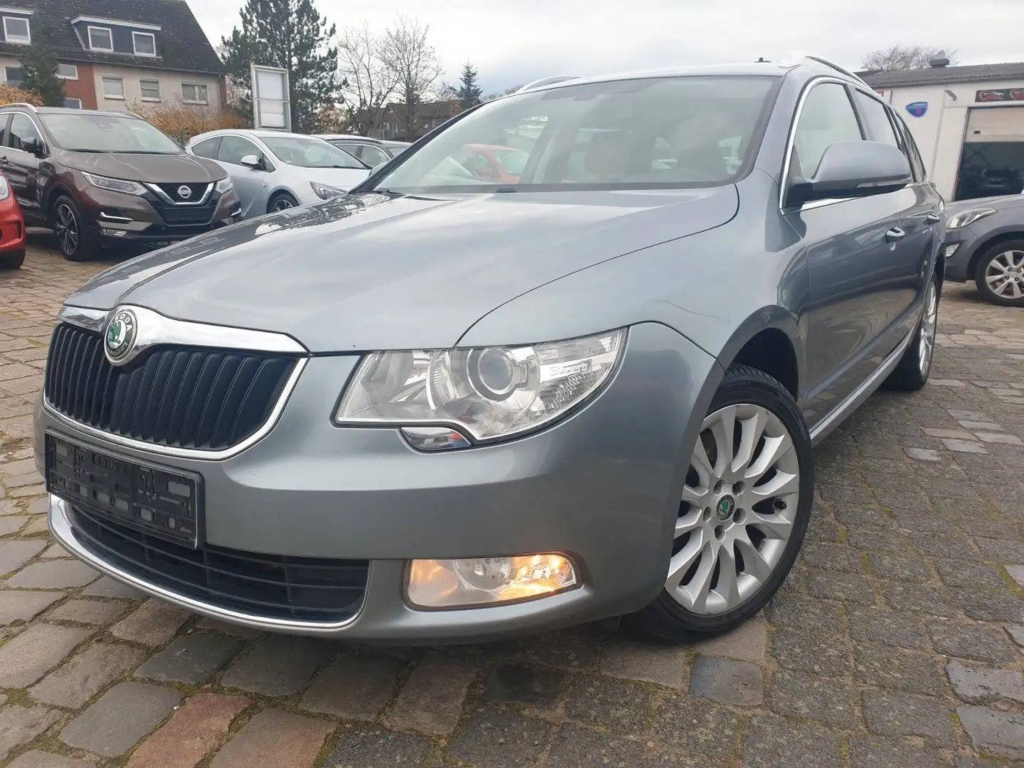 Skoda Superb Combi Exclusive*Automatik*Navi*SHZ Grau - 1