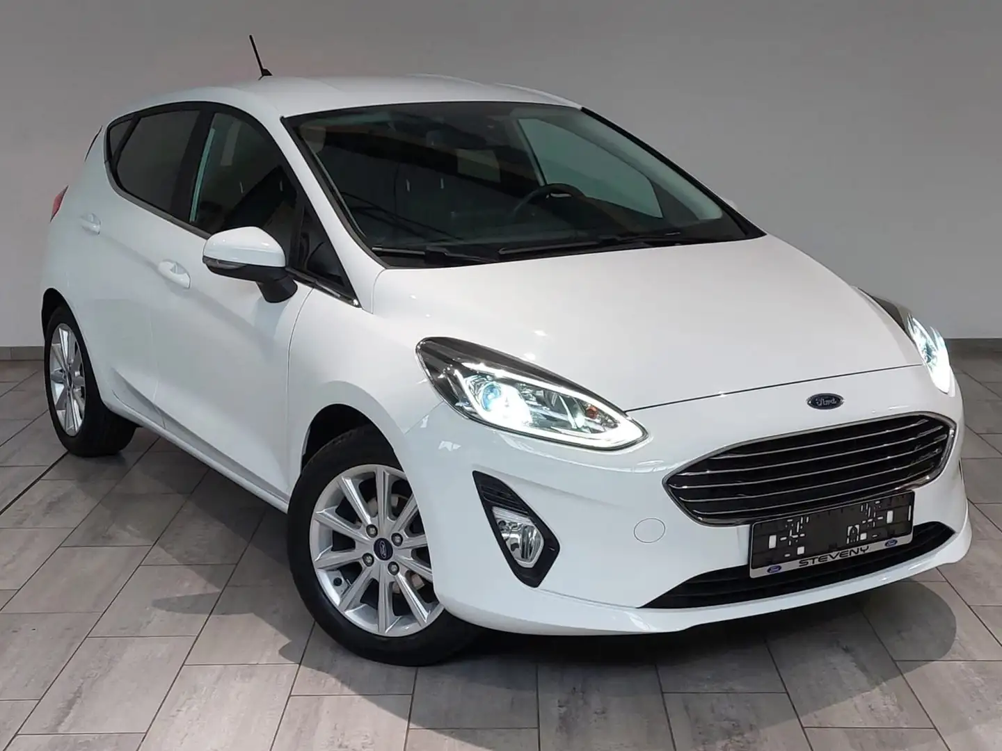 Ford Fiesta TITANIUM 1.5 TDCi 86CV *PARK PILOT AR*LED*CRUISE* Wit - 2