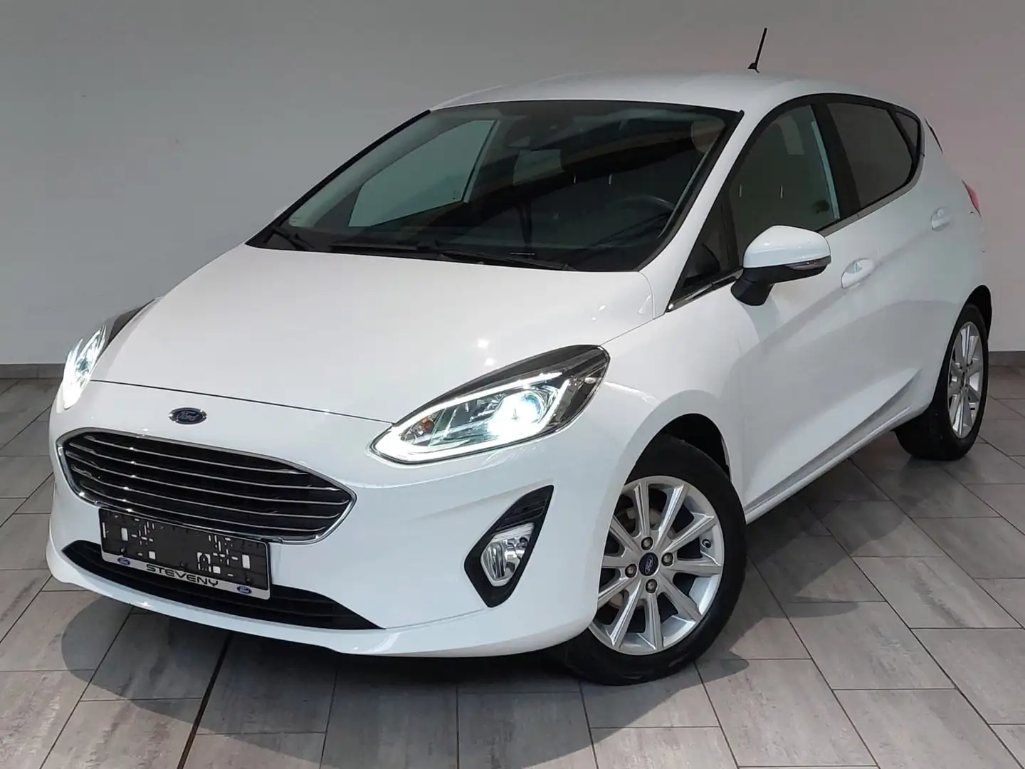 Ford Fiesta TITANIUM 1.5 TDCi 86CV *PARK PILOT AR*LED*CRUISE* Wit - 1