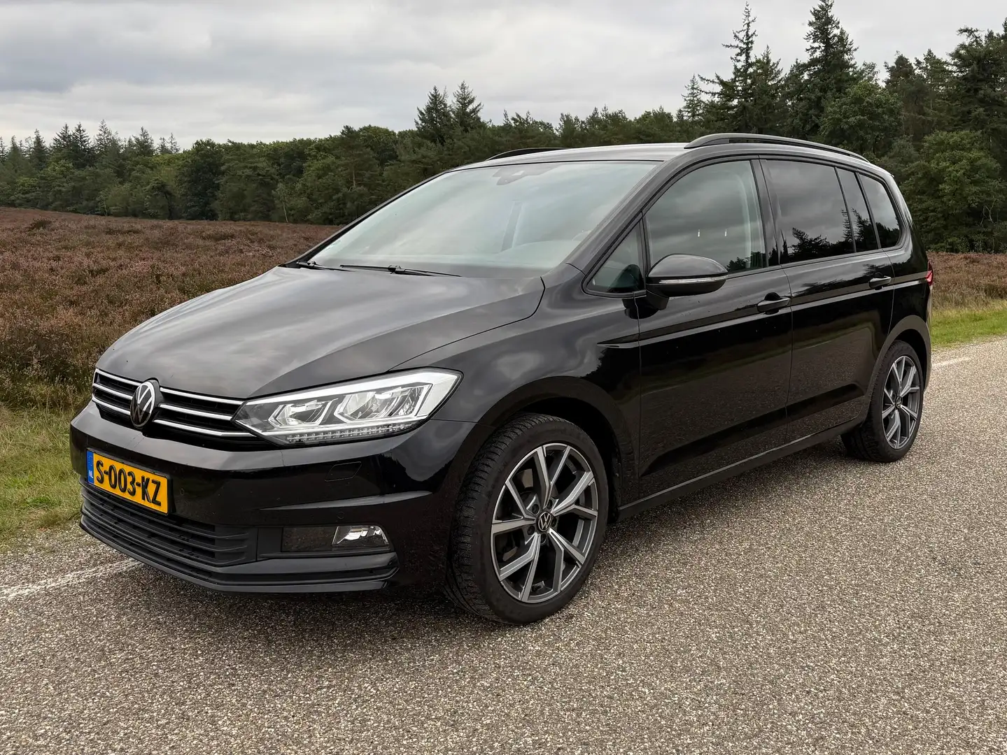 Volkswagen Touran Touran 1.5 TSI Comf.lBns 7p Zwart - 1