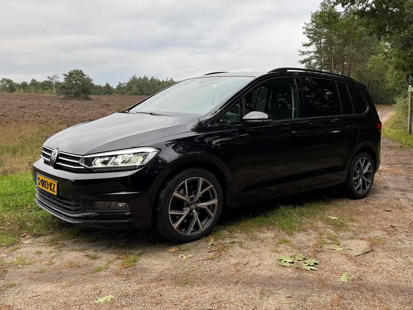 Volkswagen Touran Touran 1.5 TSI Comf.lBns 7p Zwart - 2
