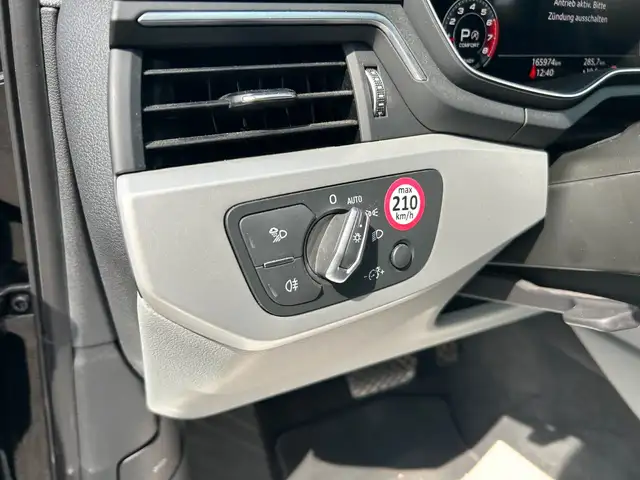 Audi A4 view 14