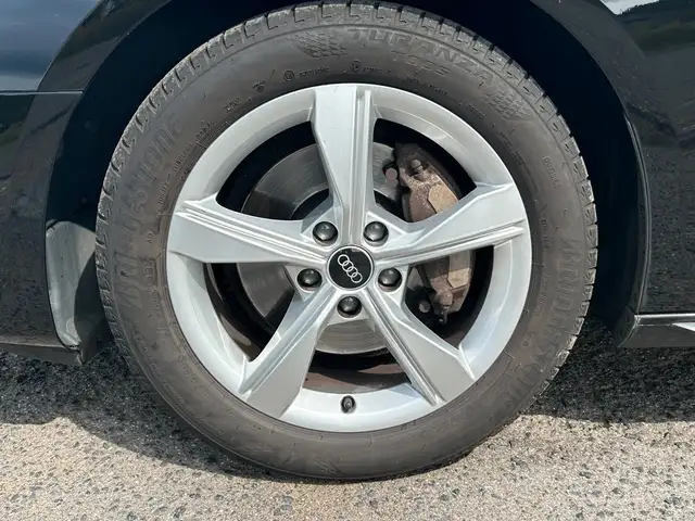 Audi A4 view 9