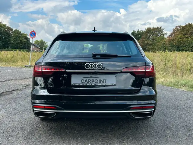 Audi A4 view 4