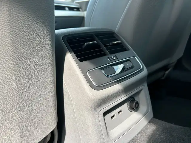 Audi A4 view 18