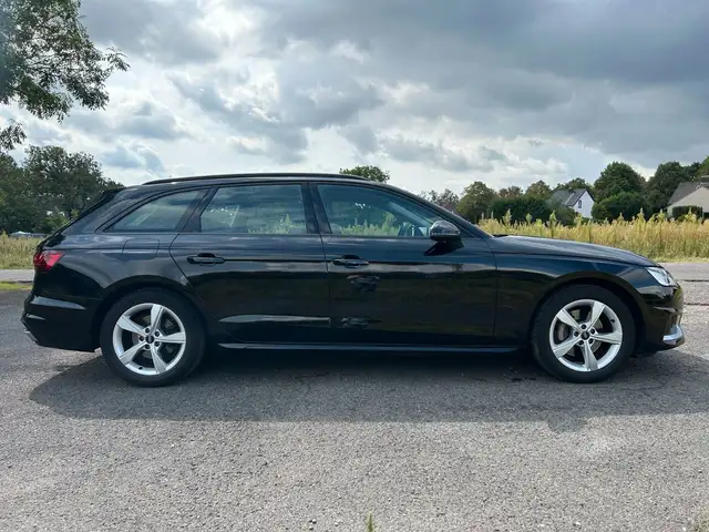 Audi A4 view 6