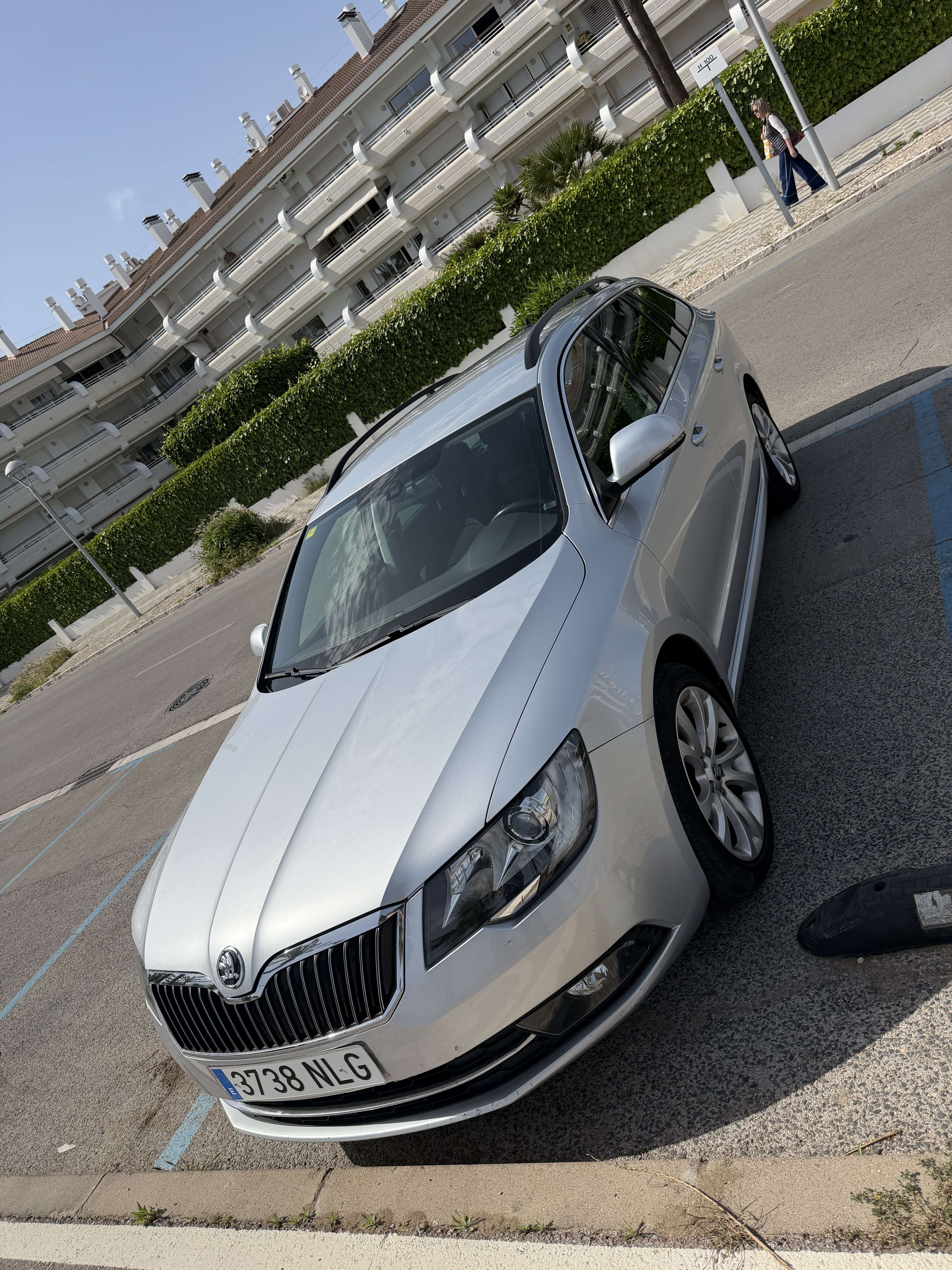 Skoda Superb Combi 2.0 TDI DSG Active - foto 1