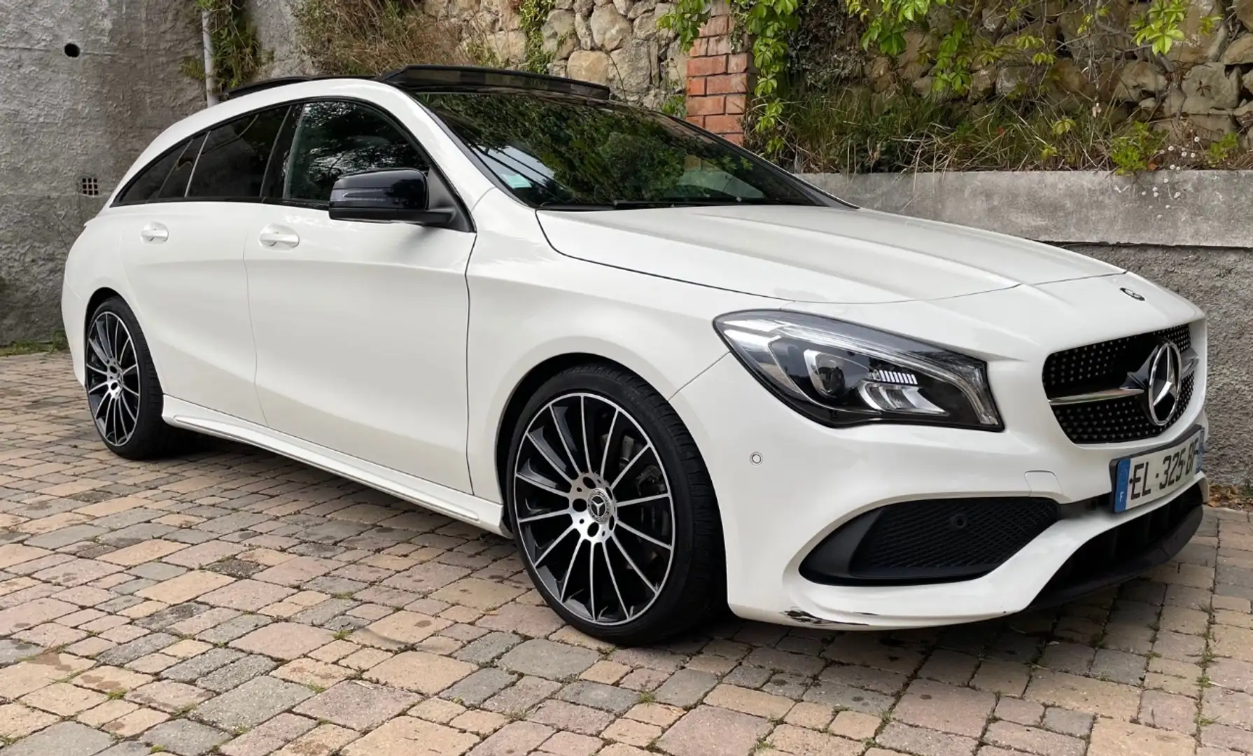 Mercedes-Benz CLA 220 Shooting Brake  d 7-G DCT Fascination ***VENDU*** Blanc - 2