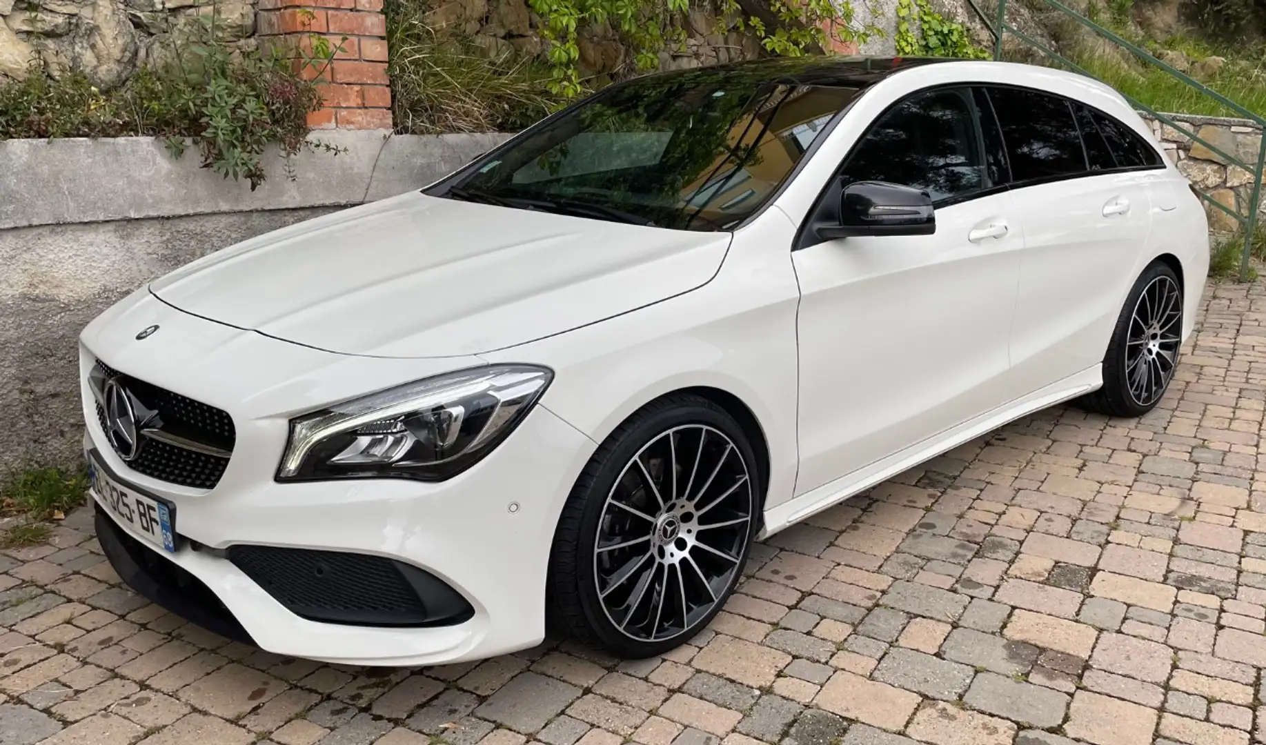 Mercedes-Benz CLA 220 Shooting Brake  d 7-G DCT Fascination ***VENDU*** Blanc - 1