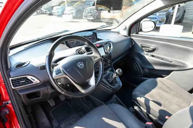 Lancia Ypsilon view 8