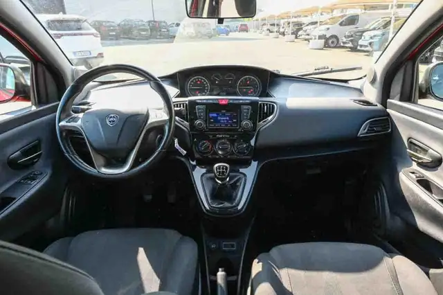 Lancia Ypsilon view 7