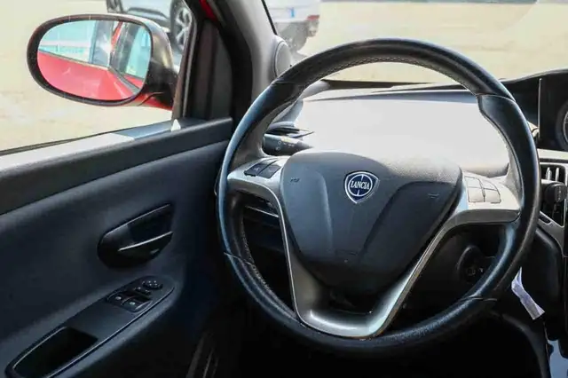 Lancia Ypsilon view 12
