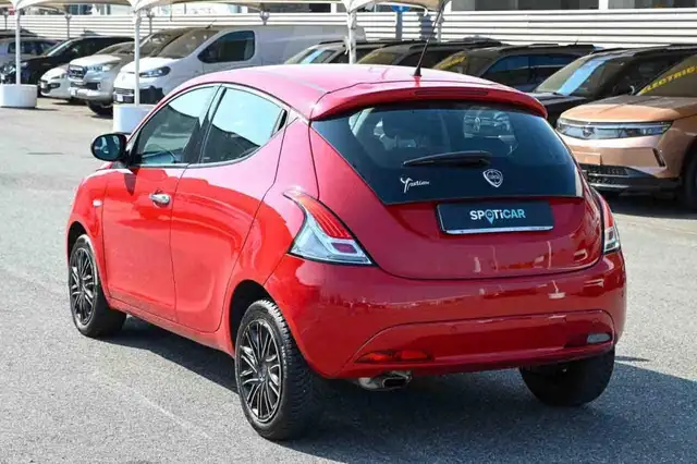 Lancia Ypsilon view 4