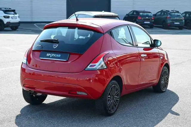 Lancia Ypsilon view 3