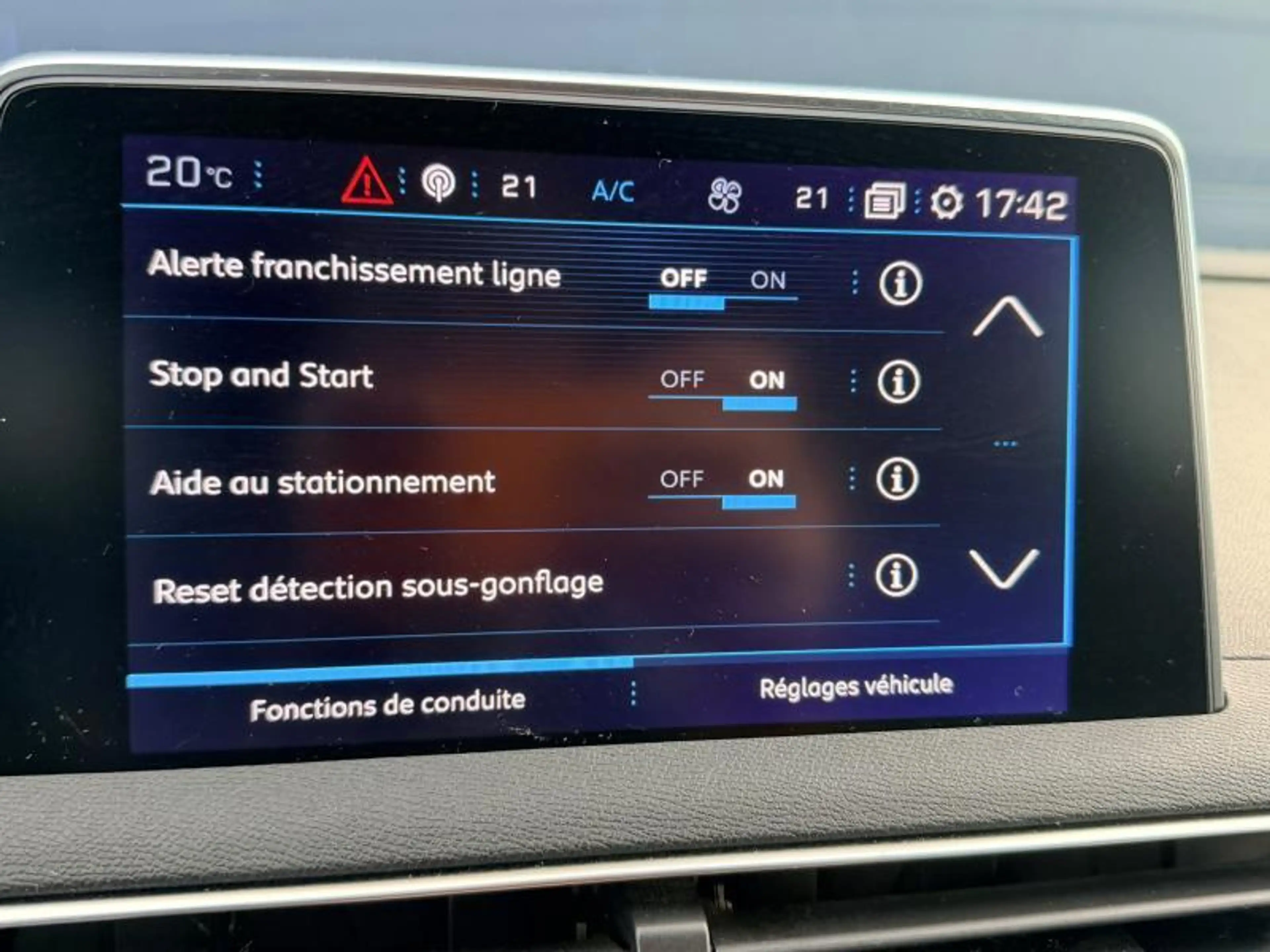 Peugeot 3008 Allure / EAT6 — photo 14