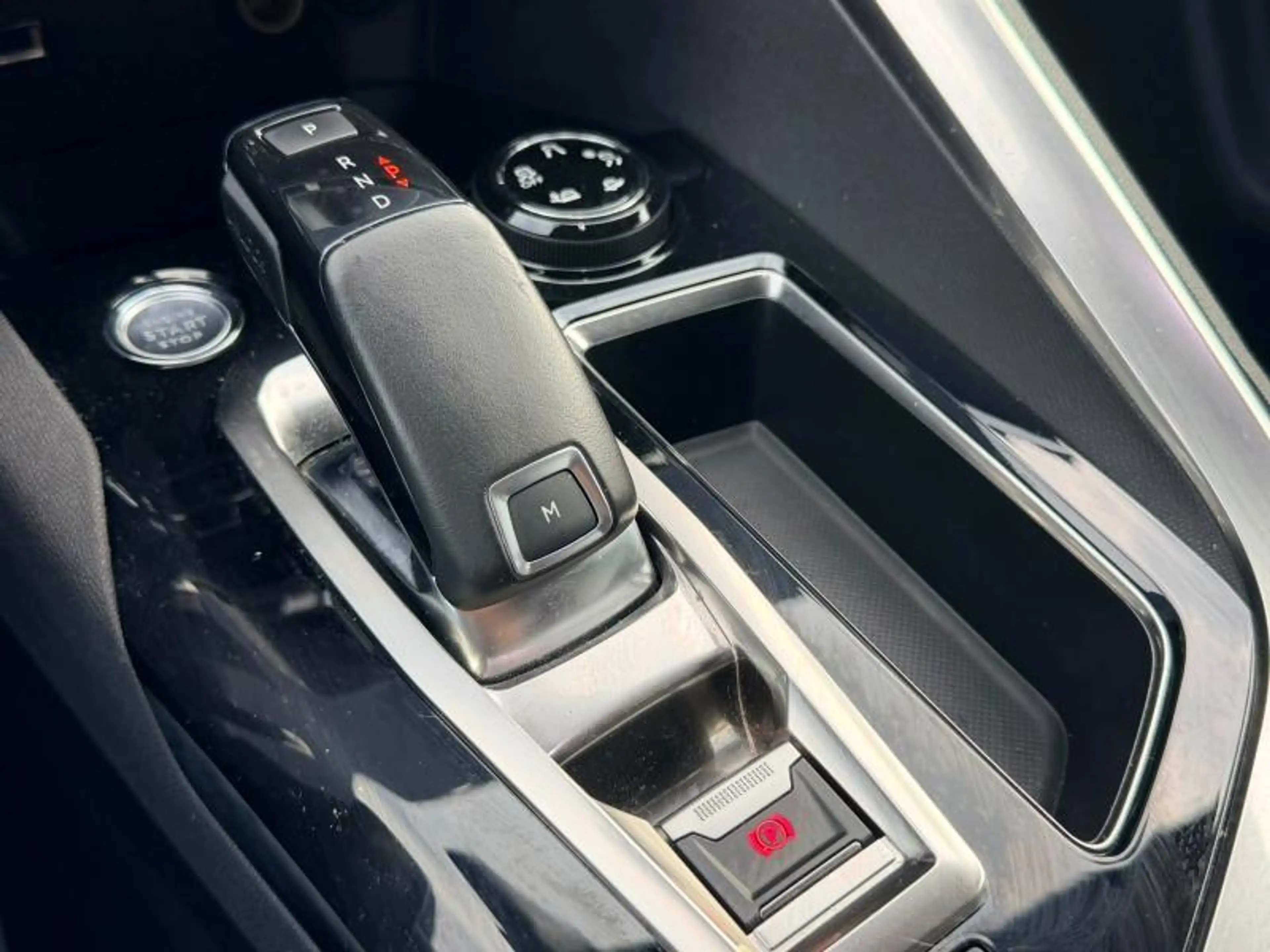 Peugeot 3008 Allure / EAT6 — photo 9
