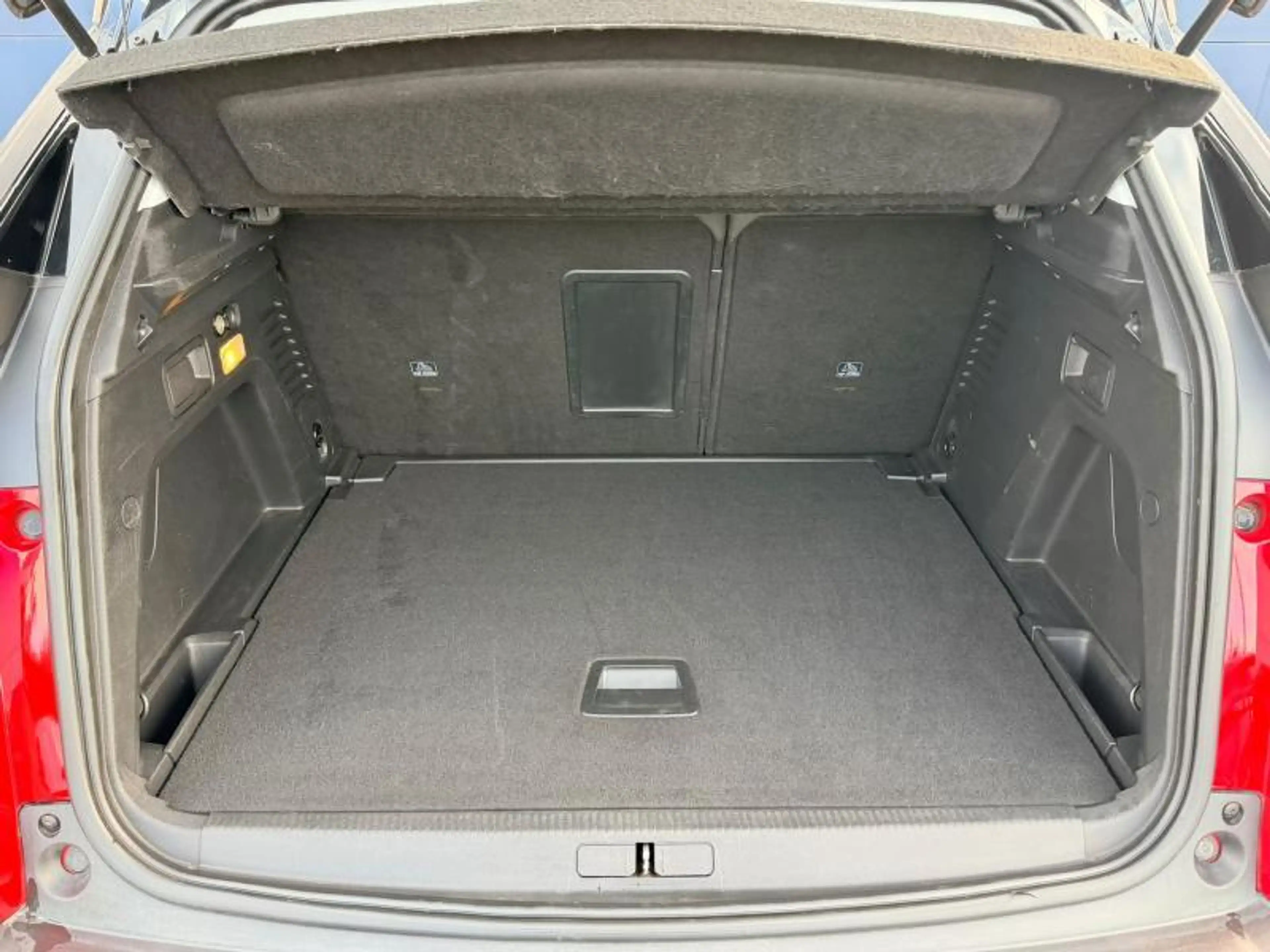 Peugeot 3008 Allure / EAT6 — photo 8